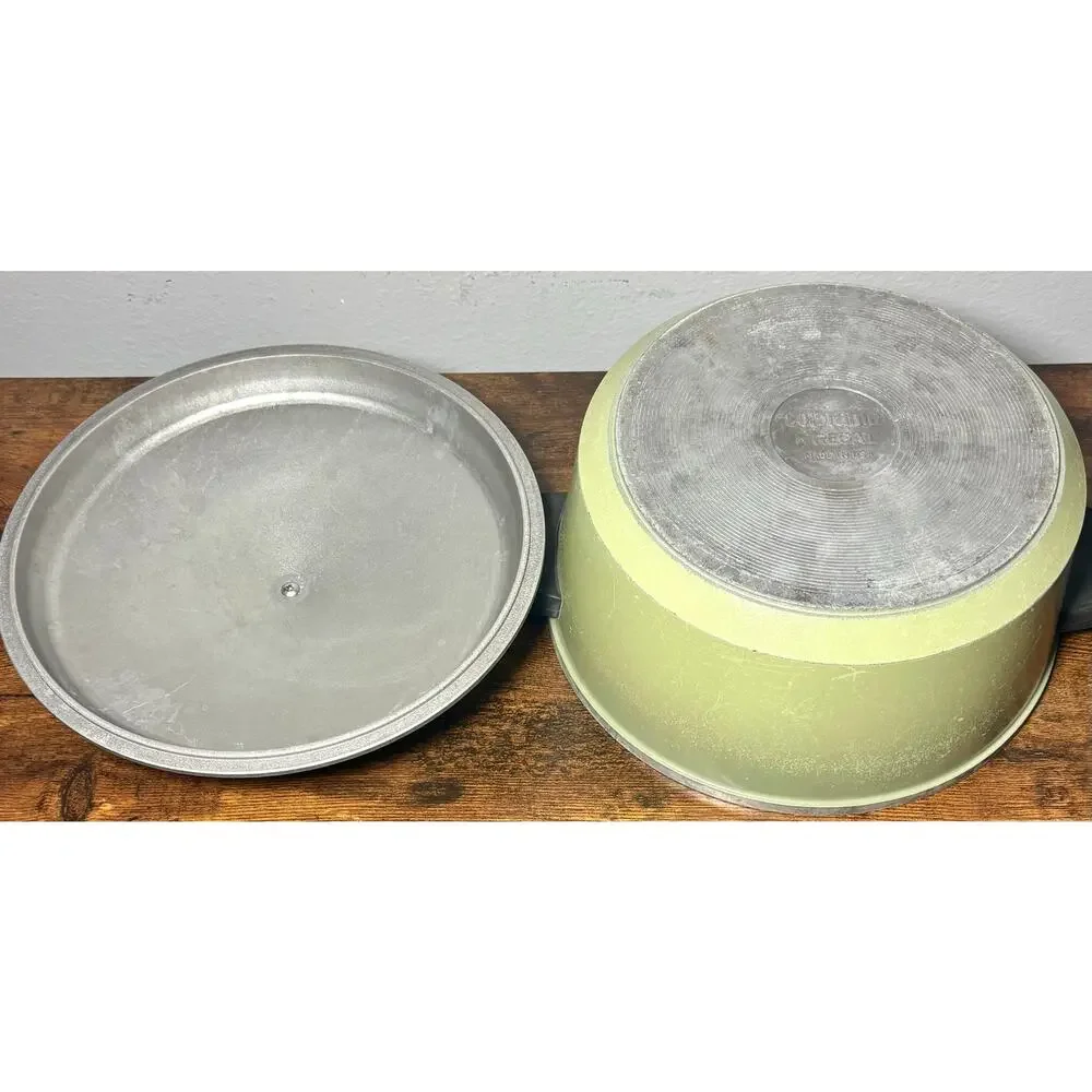 Vintage 1960s Colorama by Regal Avocado Green Aluminum 4 QT Dutch Oven with lid